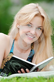 Beautiful young woman read book