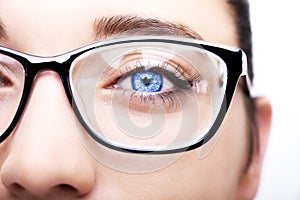 Beautiful young woman wearing glasses close-up.