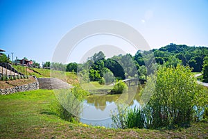 A beautifull landscape of a pond