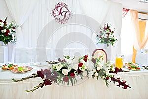 Beautifully set and decorated with roses wedding table in the re