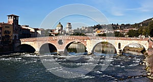 Bellissimo (calcolo) Attraverso un fiume 