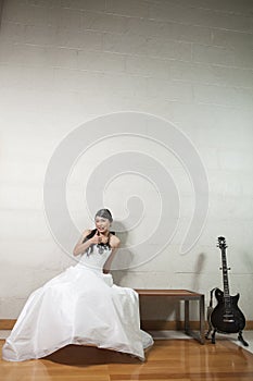 Beauty bride sit on wooden bench