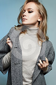 Beauty Fashion blonde Girl in topcoat