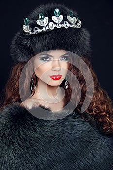 Beauty Fashion Model Girl in Fur Coat. Diamond jewelry. Beautiful Luxury Winter Woman in fur hat.