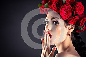 Beauty fashion model with red roses