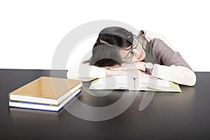 Krása študent spať na bielom 