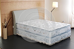 Bed mattress pad