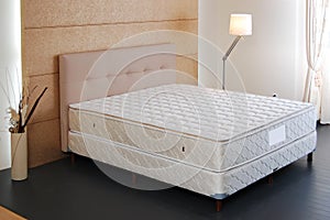 Bed mattress pad