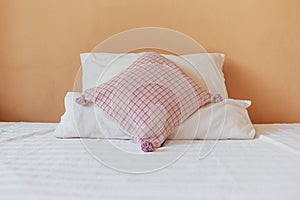 Bed room design idea, White bed with pink show pillow