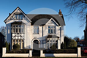 Bedford riverside house in Arts and Crafts style