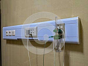 Bedhead and oxygen regulator