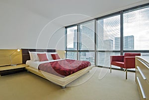 Bedroom overlooking canary wharf