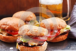 Beef hamburgers with salad of tomatoes and onion with beer