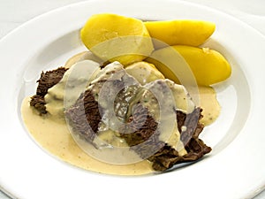 Beef with horseradish and potatoes