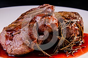 Beef medallions with rosemary and cranberry sauce
