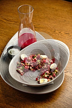 Beef tartar with salad and garlic toast on dark bread