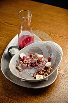 Beef tartar with salad and garlic toast on dark bread