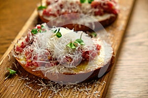 Beef tartar with salad and garlic toast on dark bread