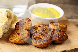 Beefsteak bites with mustard