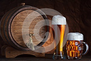 Beer barrel with two beer glasses