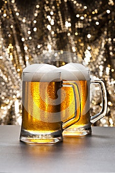 Beer mug in front of a glittering background