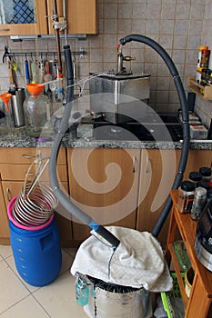 Beer stripping distillation of thick fruit mash  in a home kitchen by Steam Injection