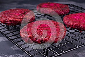 Beet burgers on the metallic lattice