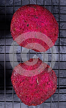 Beet burgers on the metallic lattice