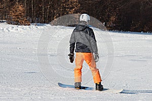 Beginner snowboarder in a sunny day