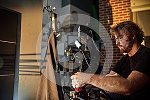 Behind the scenes of filming films or video products and the film crew of the film crew on the set in the pavilion of