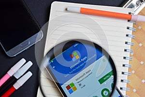 Microsoft Apps with magnifying on Smartphone screen.