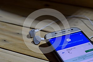 Messenger Lite by Google dev application on Smartphone screen