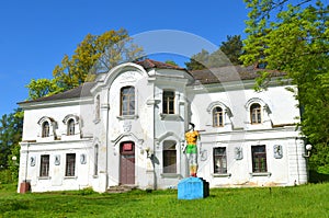 Belarus, Albertin Manor