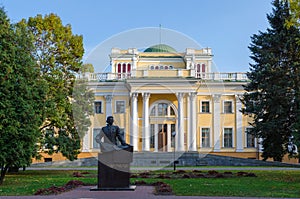 Belarus, Gomel, Rumyantsev-Paskevich Palace and monument of Count Rumyantsev N.P