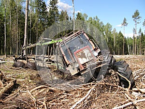 Belarus Mtz 82 forestry tractor stuck in deep mud