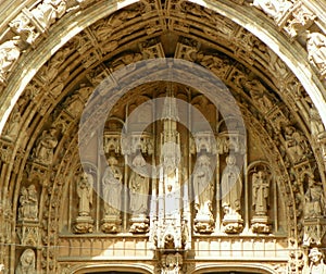 Belgium, Brussels, Regentschapsstraat, church of Our Blessed Lady of the Sablon, sculptures over the main entrance to the church
