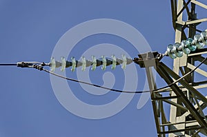 Bell-shaped insulator chain of electric power transmission line