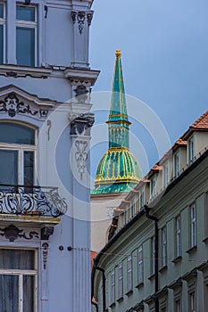 Zvonica bratislavskej katedrály z centra mesta, Slovensko