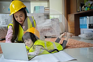 A beloved Asian mother and daughter pretend to be an engineer