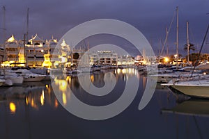 BenalmÃÂ¡dena port at night