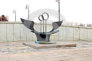 Bench reconciliation at the Bridge of Love in Moscow