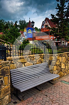 Bench and red-roofed buildings in Helen, Georgia.