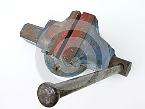 Bench vise