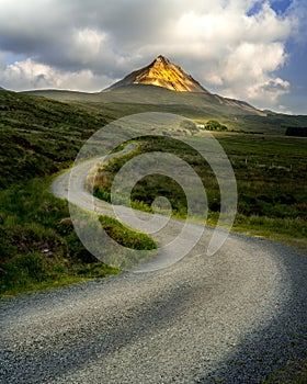 Bendy road to Mount Errigal