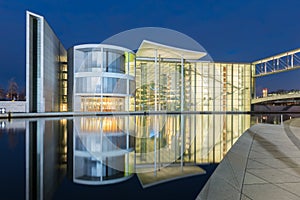 Berlin Spreebogen at night