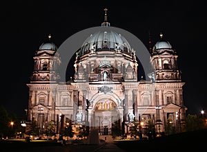 Berliner Dom at night