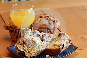 Berry muffin with orange juice