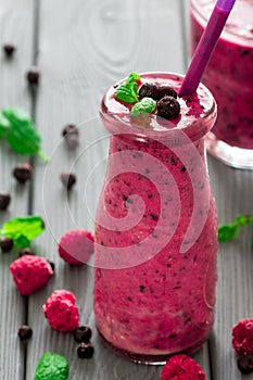 Berry Smoothie with Mint, Blueberry and Raspberry