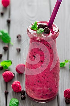 Berry Smoothie with Mint, Blueberry and Raspberry