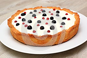 Berry tart: shortbread dough, a layer of black currant curd, whi